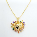 COLLAR DIJE CORAZON CON PIEDRAS DE COLORES  ALREDEDOR