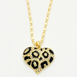 COLLAR DIJE CORAZON LEOPARDO