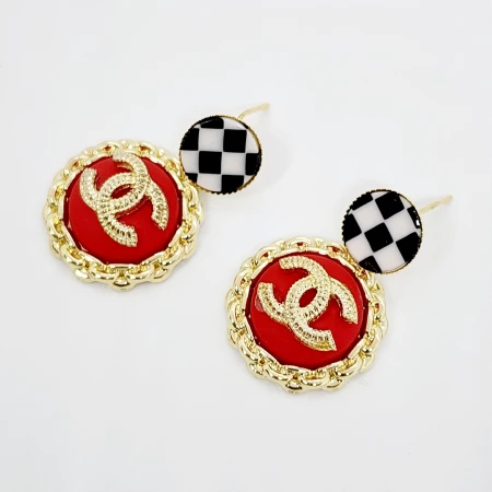 ARETES COLGANTES BOTON ROJO CHANELITO