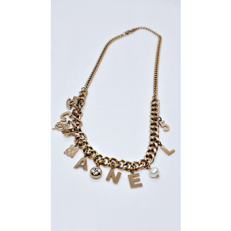 COORDINADO CHANELITO DIJES DE LETRAS CON PERLA